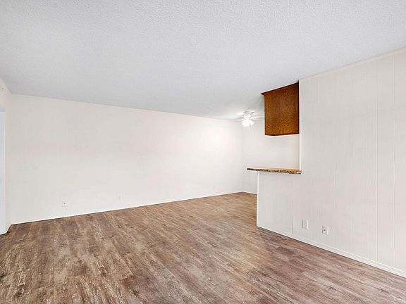 5th image of 1246 Wellesley Ave APT 15