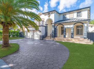 Royal Lakes 1st Addn, Miami Lakes, FL 33016