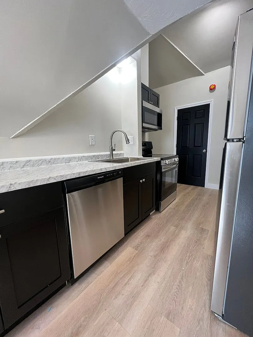 114 Hampden Steet — Photo 4