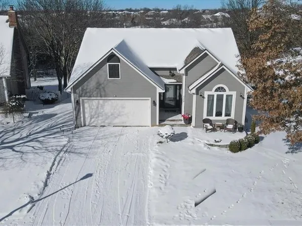 5208 Rosehill Rd, Shawnee, KS 66216
