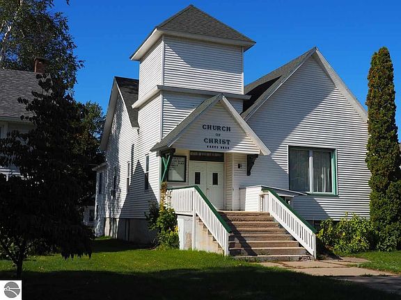 3rd image of 130 S Benzie Blvd