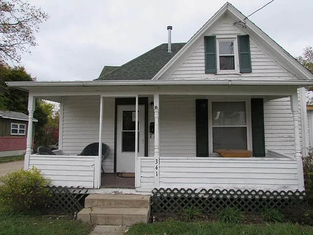 341 W Chamberlin St — Photo 1