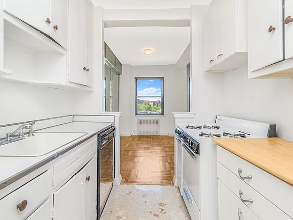3rd image of 3515 Henry Hudson Pkwy W #10C