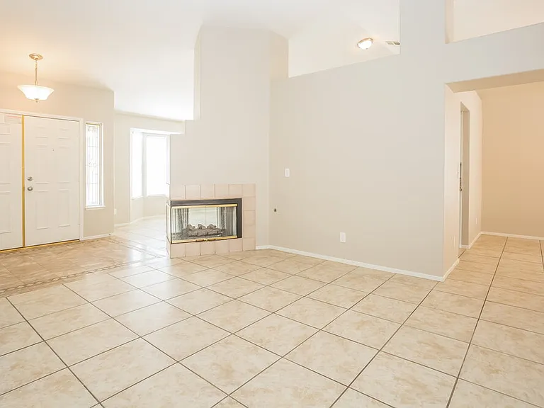 4416 W La Madre Way — Photo 2