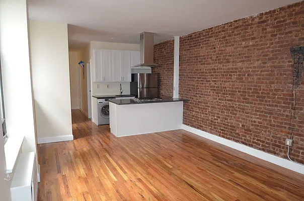 Rented by CITY SKYLINE REALTY INC | media 18