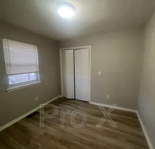 2216 E 8th St #2 — Photo 5
