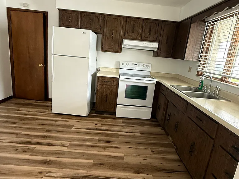 146 Preston Ave — Photo 2