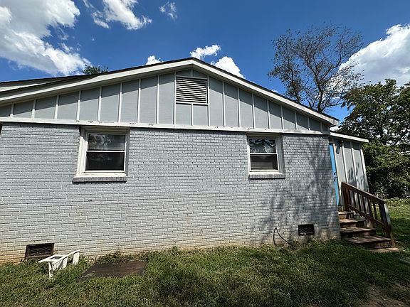 5th image of 521 Sinclair St