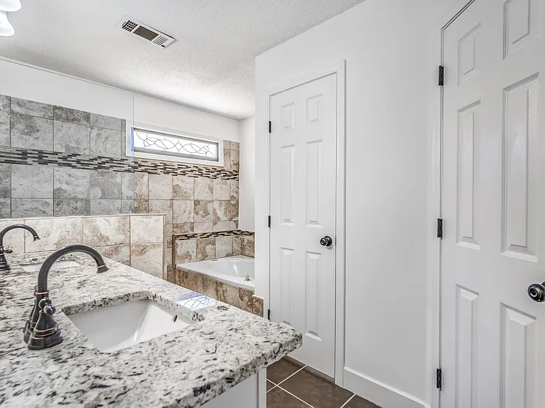 8483 Timber Creek Dr — Photo 12