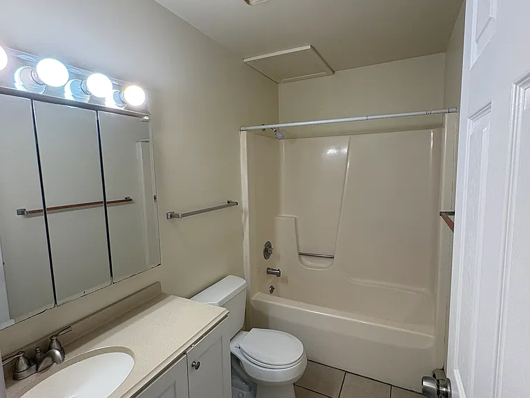 812 E Bennett Ave #C — Photo 3