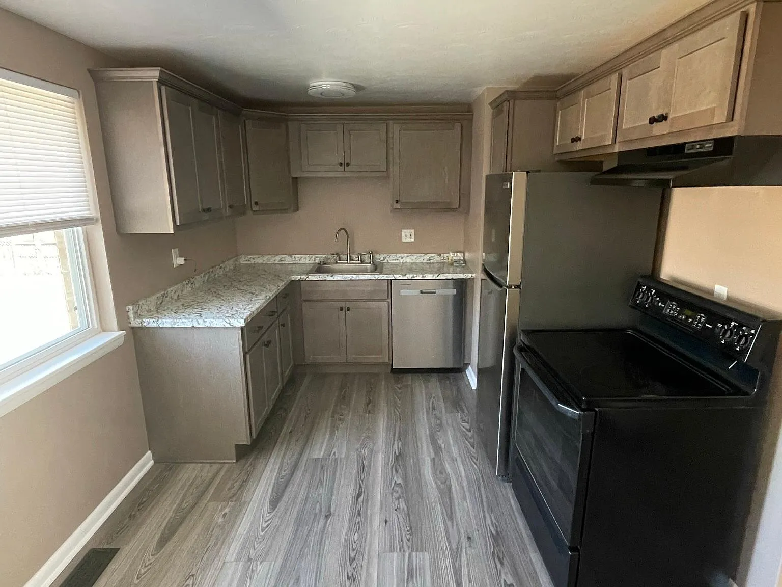 8893 Kent St — Photo 3