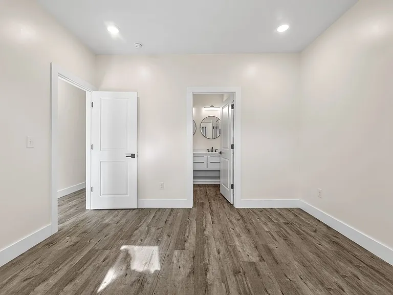32 Beverly Hills Dr — Photo 17