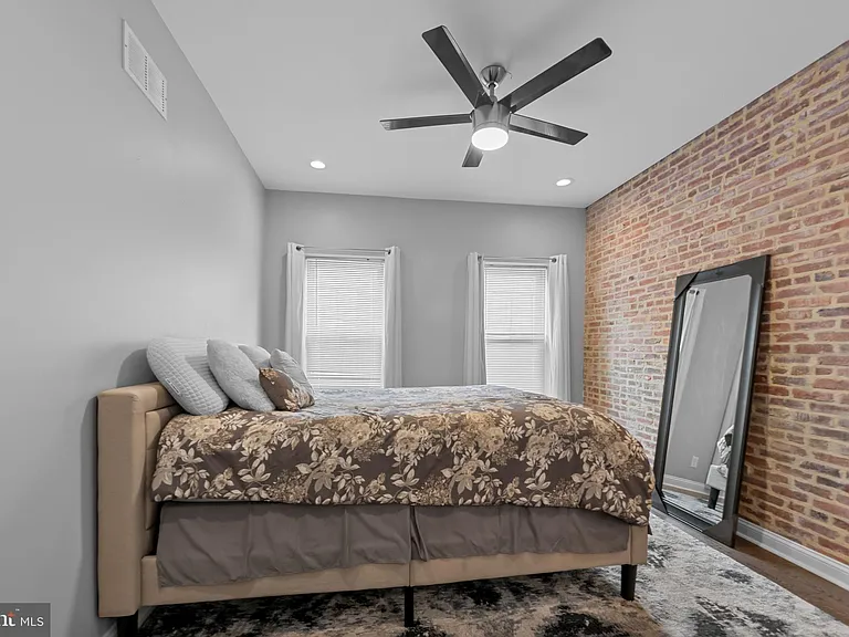902 N Milton Ave — Photo 10