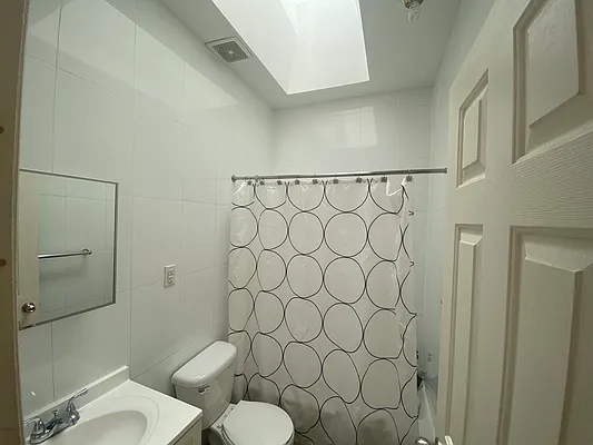 Rented by Nooklyn NYC LLC | media 16