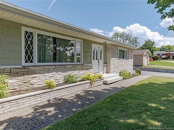 2nd image of 92 Greendale Cres