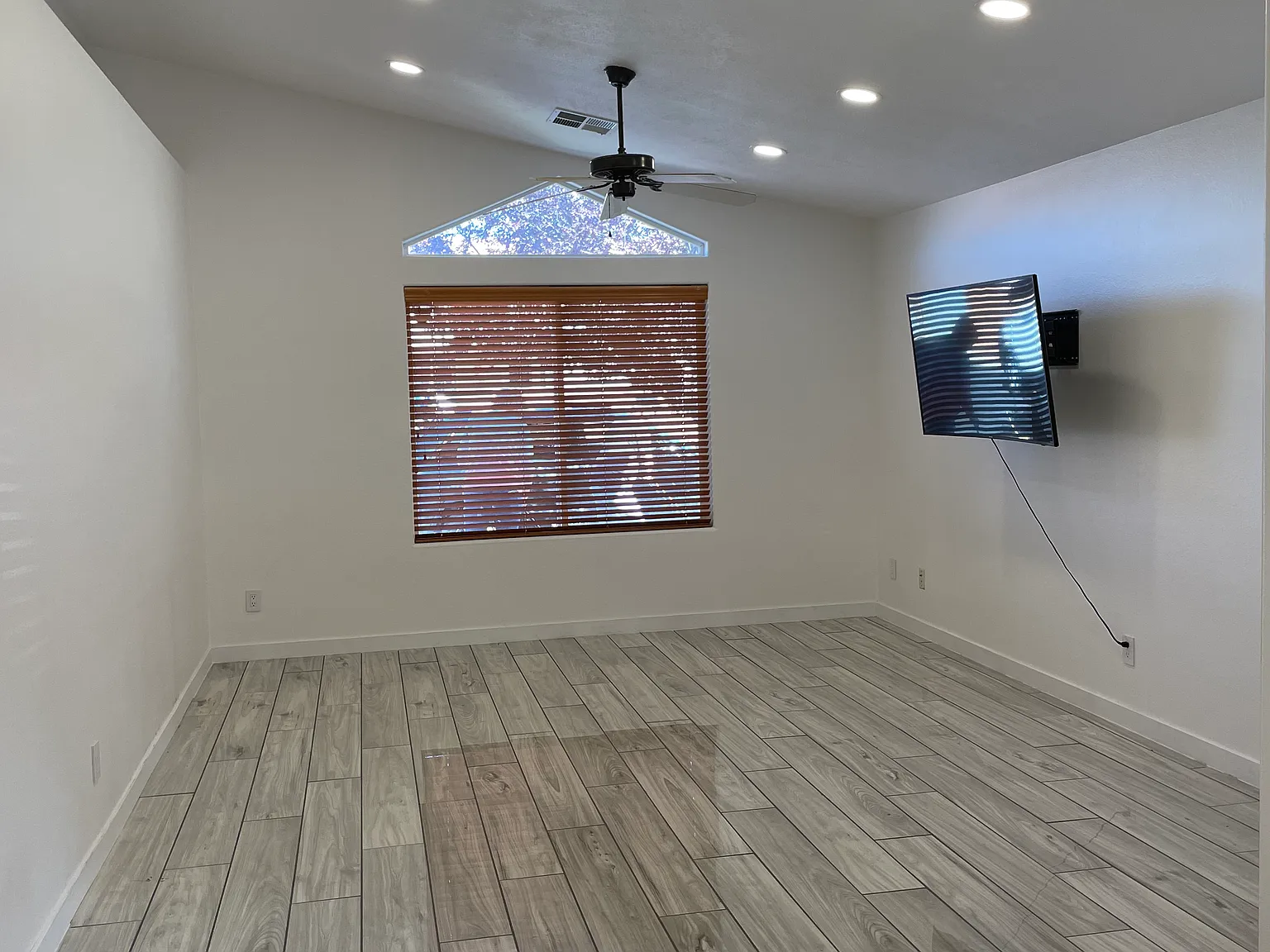 3 bed, 1196 sqft, $1,850 — Photo 3