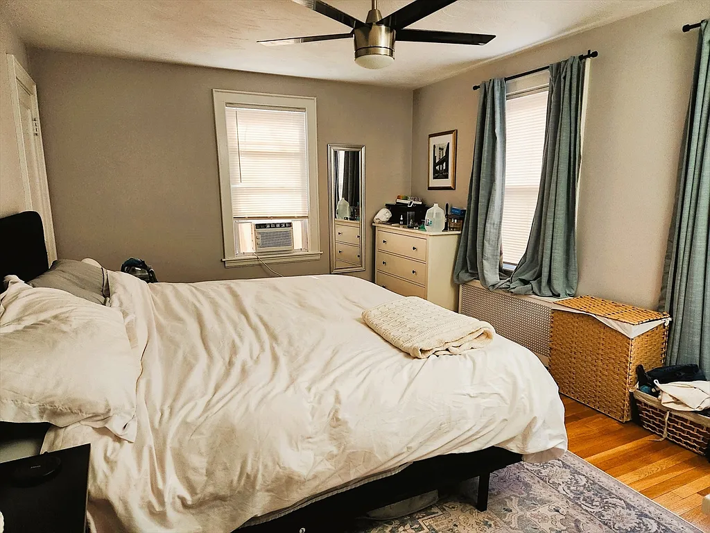 3 bed, 1.0 bath, 1300 sqft, $3,450 — Photo 4