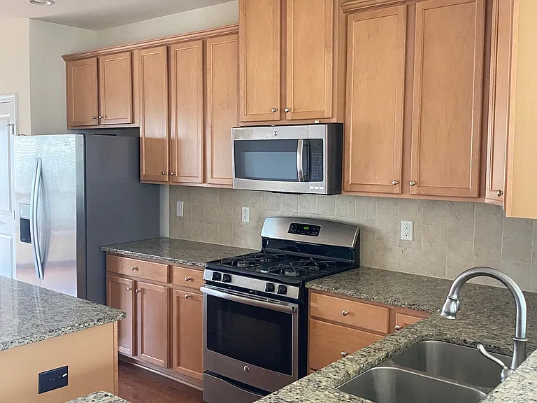 704 Suffield Way — Photo 3