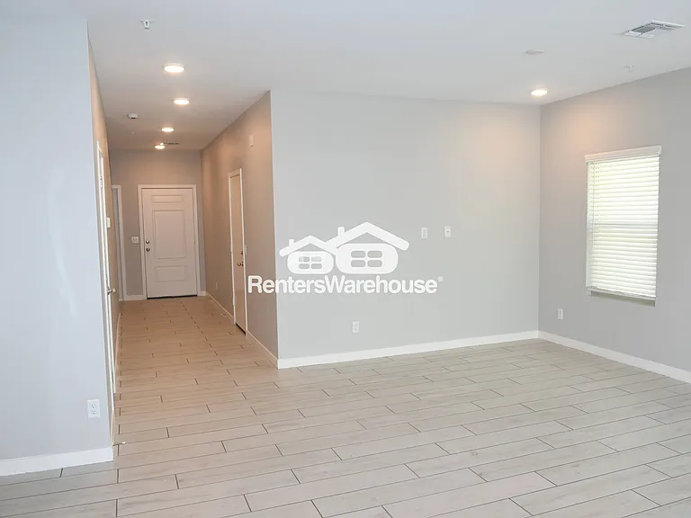 2264 W Harmont Dr — Photo 4