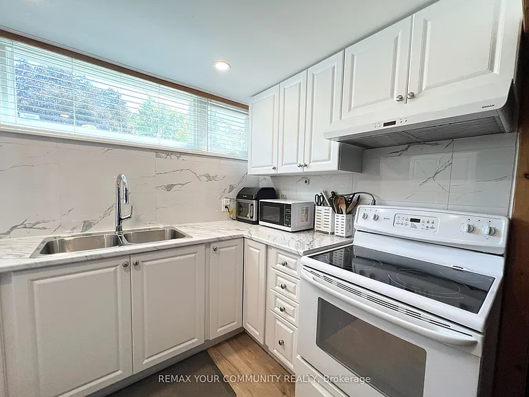 2 Pinemore Cres — Photo 6