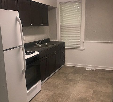 3rd image of 1264 W 37th St