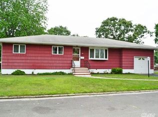 84 Moody Ave, Islip, NY 11751