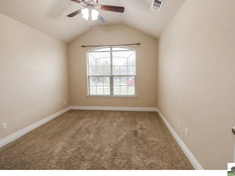 1128 Pheasant Cir — Photo 9