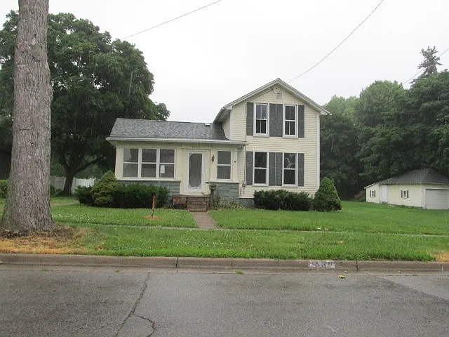 1130 College Ave photo 1