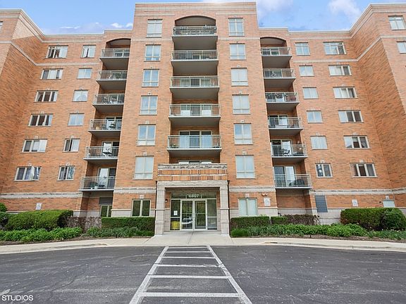2nd image of 6807 N Milwaukee Ave APT 204