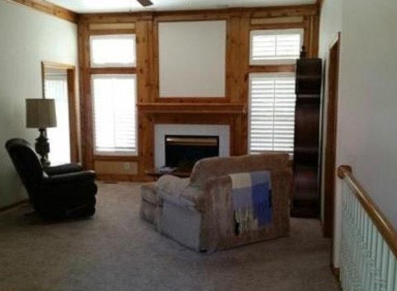 3rd image of 1809 Glenn Hendren Dr