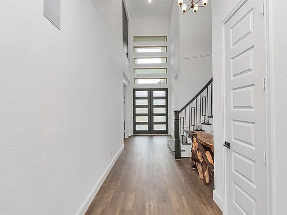 5th image of 9922 Regal Bend Dr