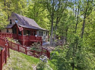 123 Round Knob Rd, Red House, WV 25168