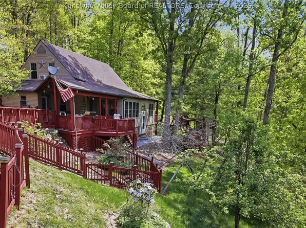 123 Round Knob Rd, Red House, WV 25168
