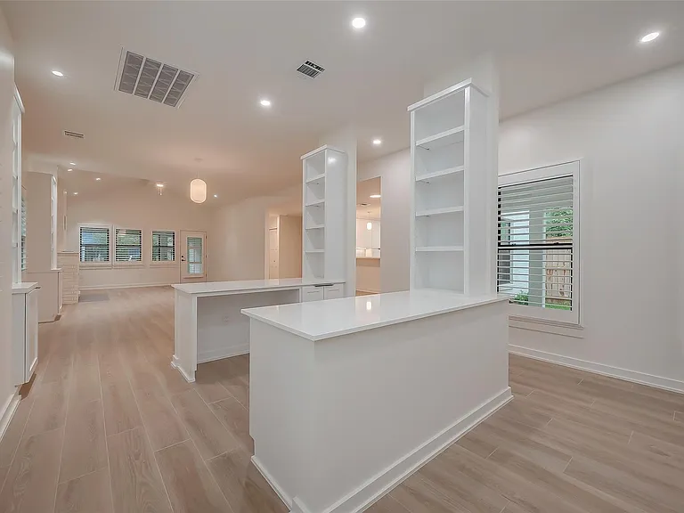 2702 Delano St — Photo 12