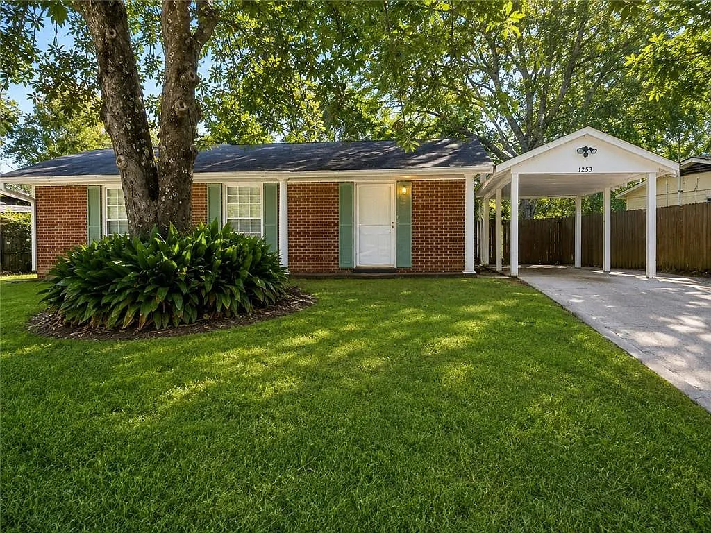 3 bed, 1.0 bath, 864 sqft, $1,500 — Photo 1