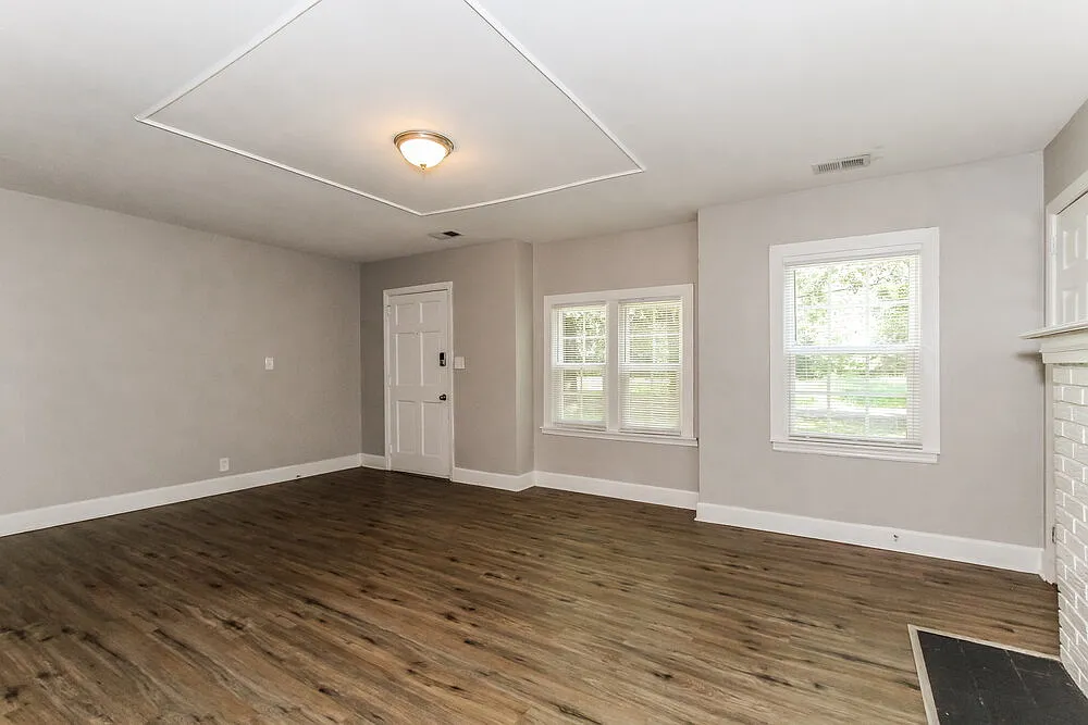 3 bed, 1.0 bath, 1171 sqft, $1,205 — Photo 4