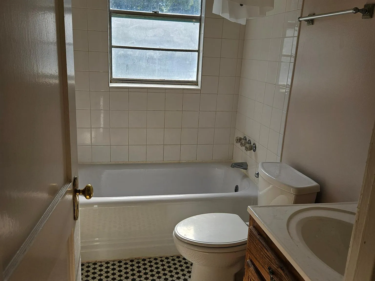 2 bed, 900 sqft, $1,075 — Photo 3