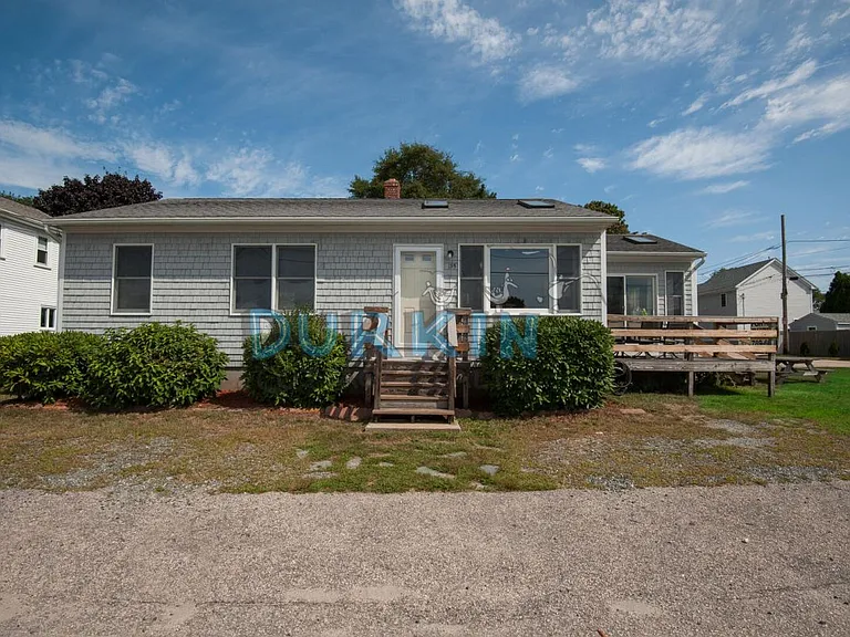 35 Saint James Rd — Photo 1