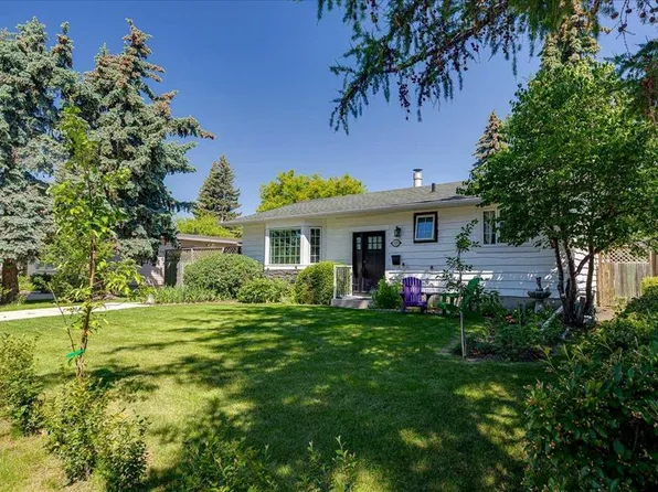 109 S Selkirk Blvd, Red Deer, AB T4N 0G8
