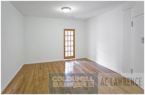 4th image of 1592 2nd Ave Frnt 2