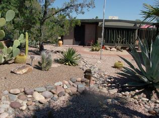 210 W Pinon Dr, Green Valley, AZ 85614