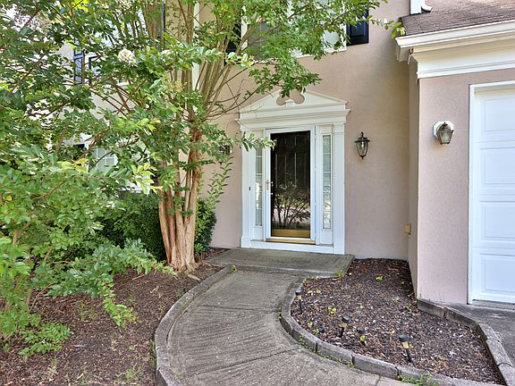 3rd image of 676 Glenbarrett Ct NE
