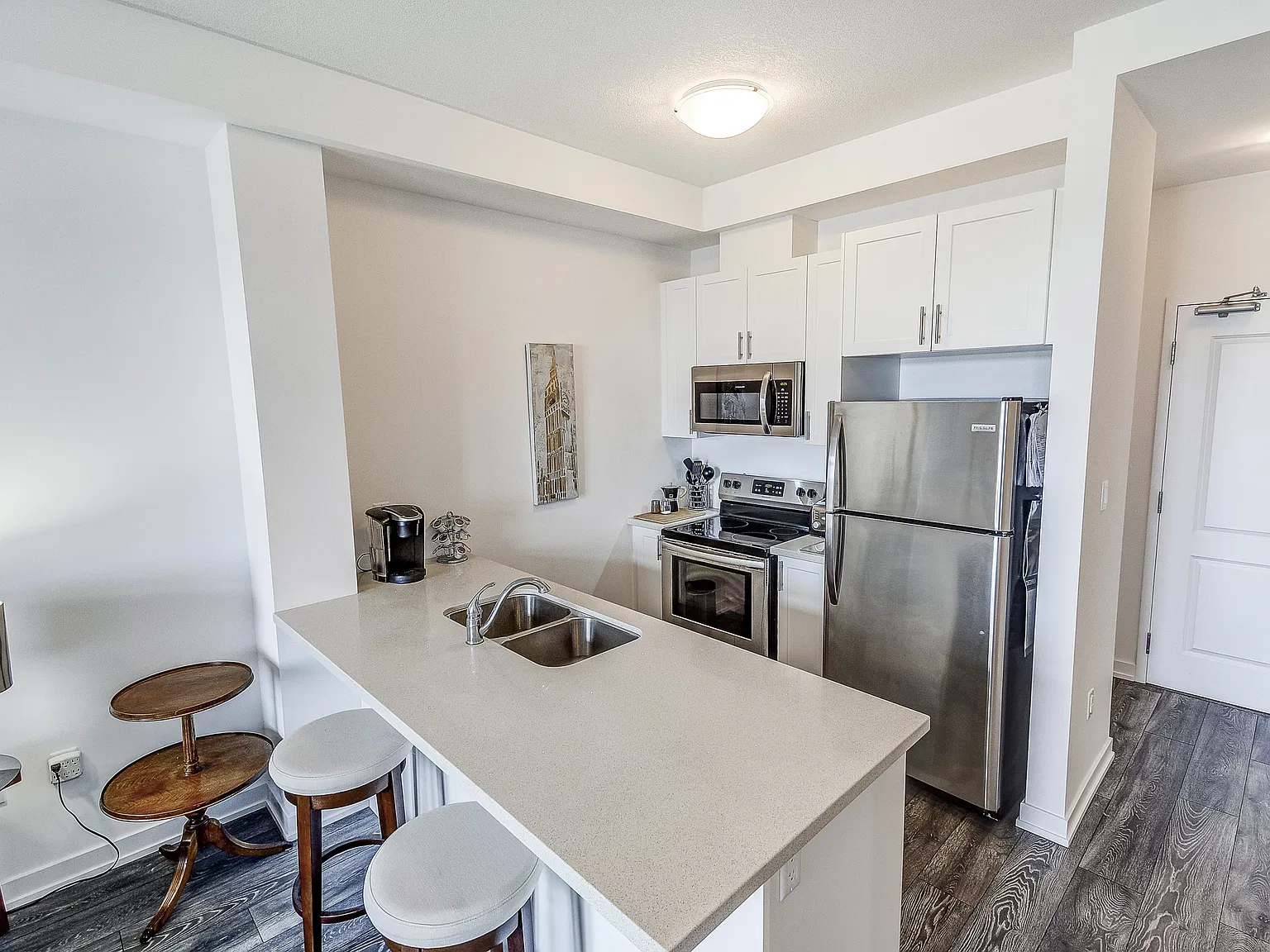 2 bed, 700 sqft, $2,199 — Photo 2