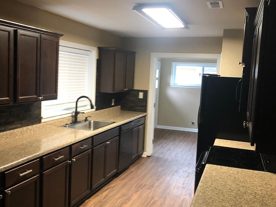 2nd image of 219 Sonnet St