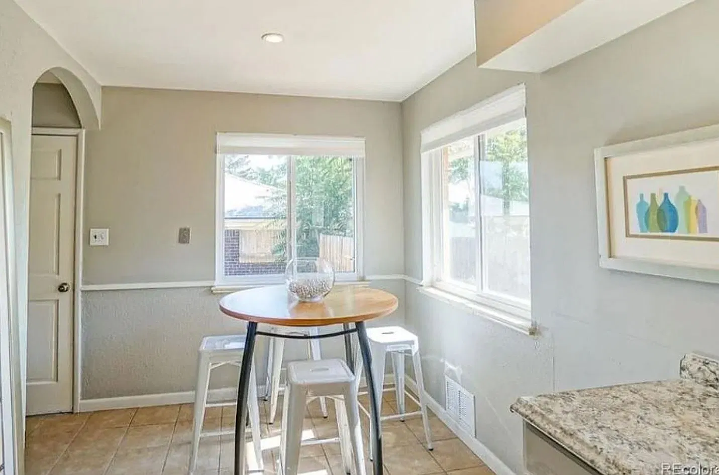 5 bed, 2014 sqft, $2,900 — Photo 2