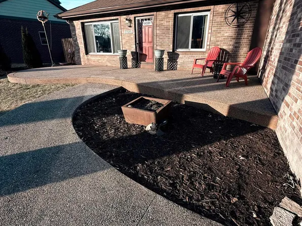 27685 Riviera St, Harrison Township, MI 48045