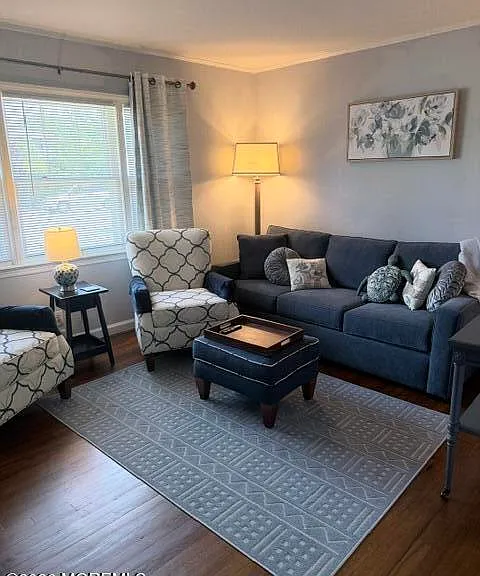 621 Essex Ave — Photo 3