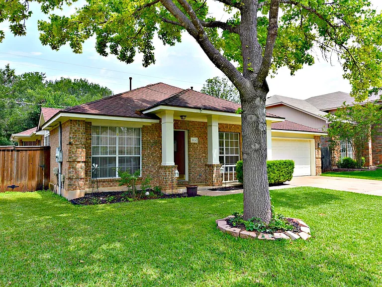 3924 Newland Dr — Photo 2