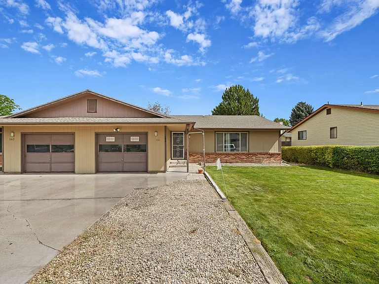 158 Ridgeway Dr — Photo 2