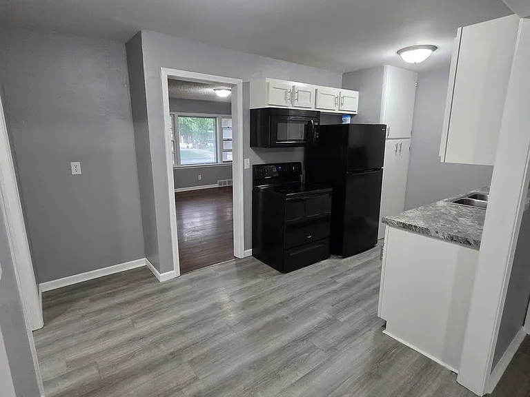 2119 S Glenn St — Photo 3